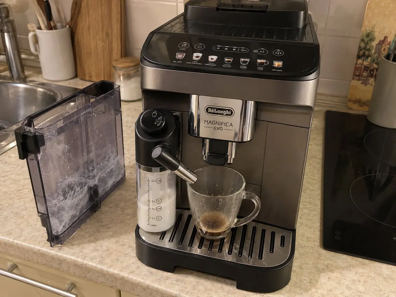 До ремонта: Не наливает кофе